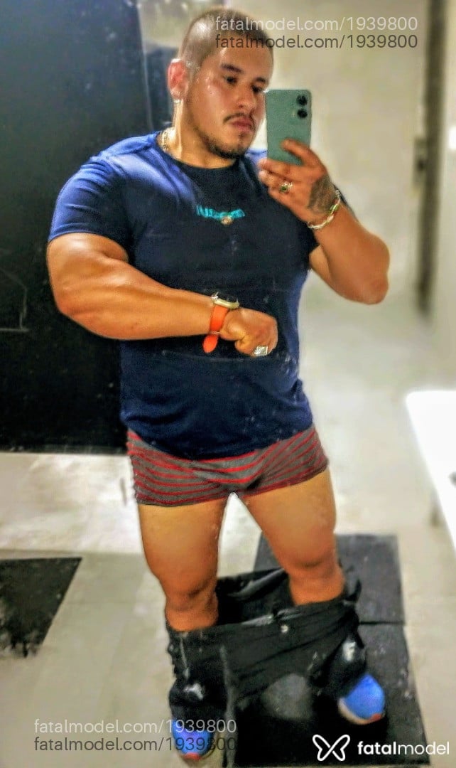 Acompanhante homem morena (o) de olhos pretos - Dyoni