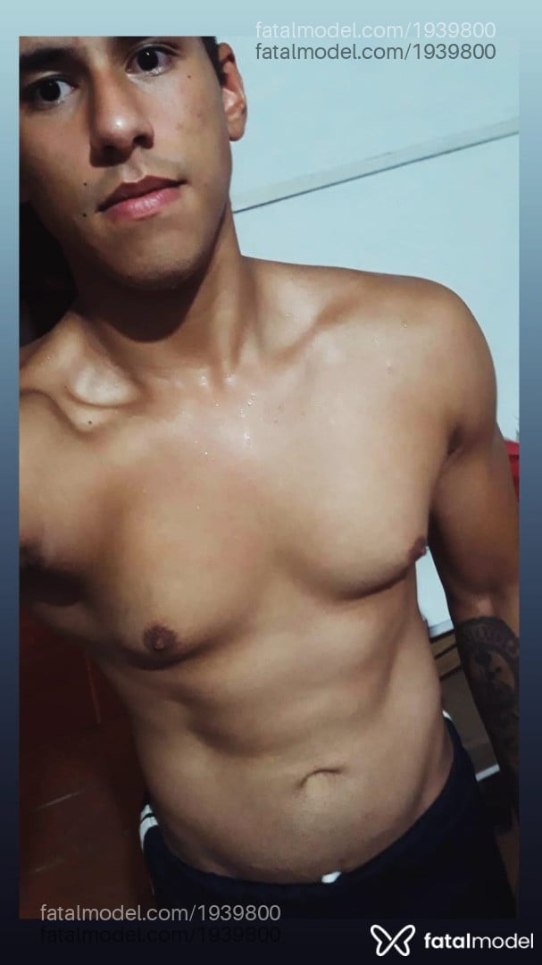 Acompanhante homem morena (o) de olhos pretos - Dyoni