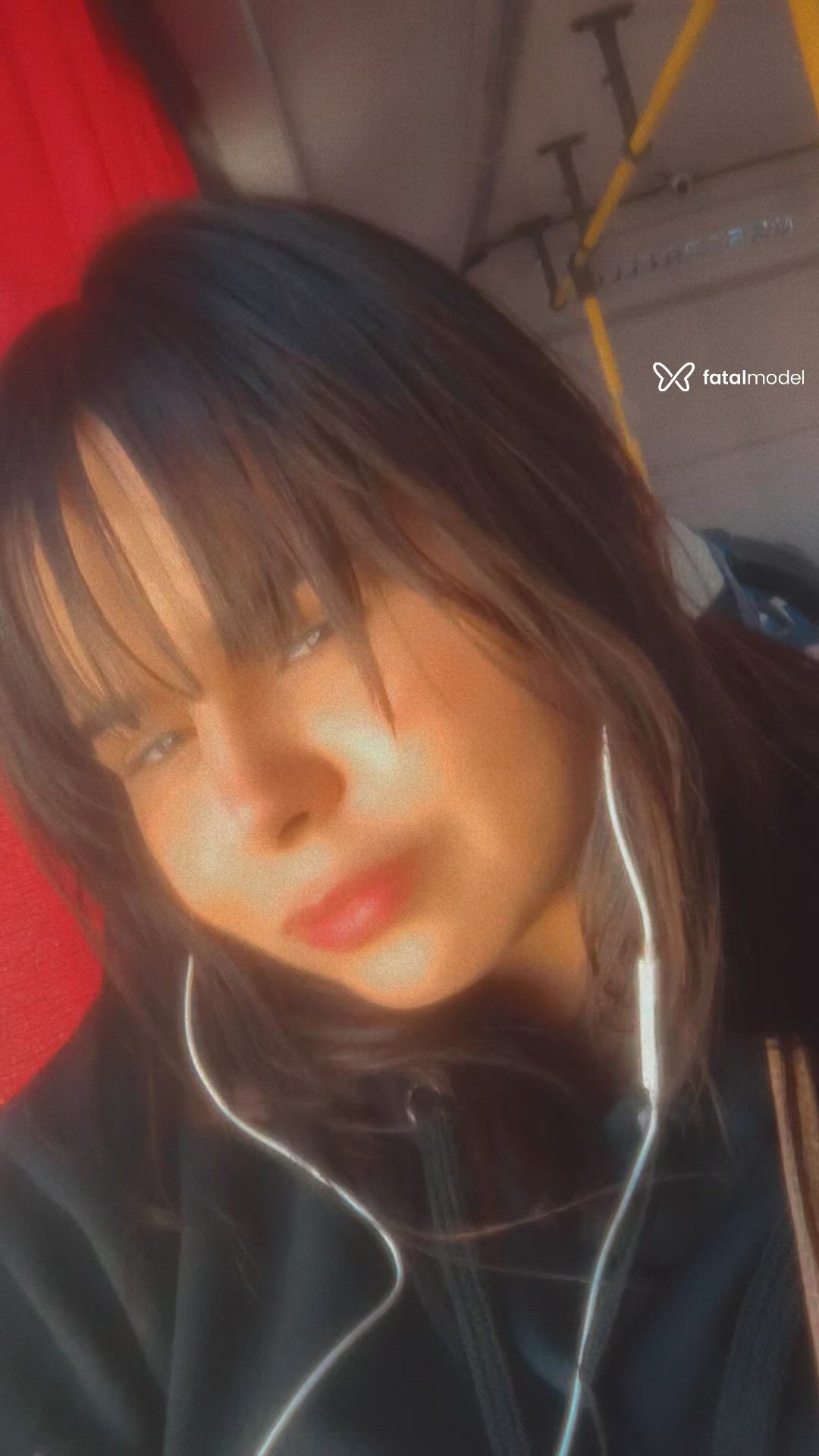 Acompanhante mulher com cabelo castanho de olhos mel - Crystall