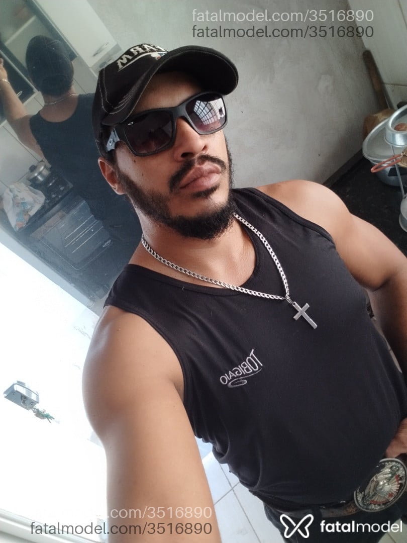 Acompanhante homem morena (o) de olhos castanhos - Junior