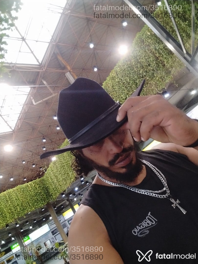 Acompanhante homem morena (o) de olhos castanhos - Junior