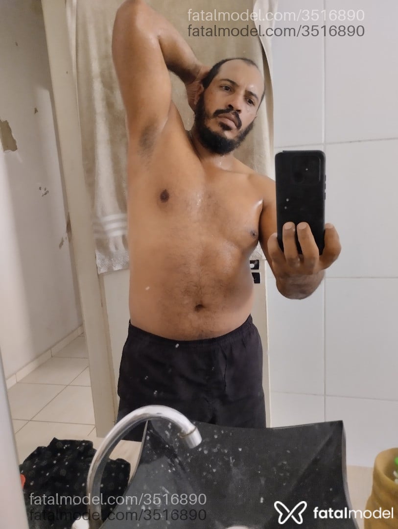 Acompanhante homem morena (o) de olhos castanhos - Junior