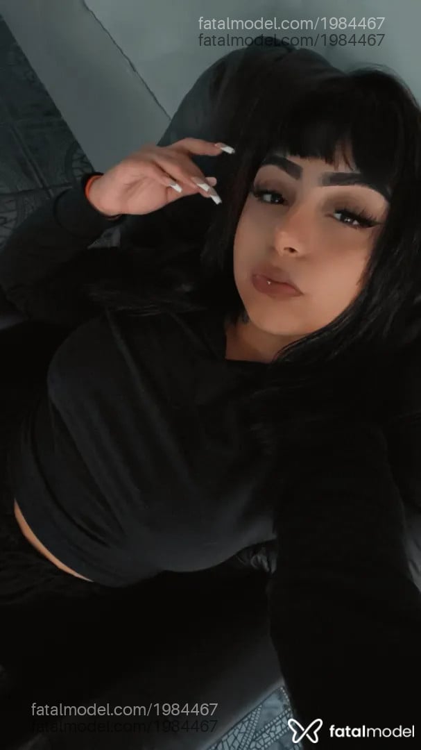 Acompanhante mulher morena (o) de olhos castanhos - Charlotte