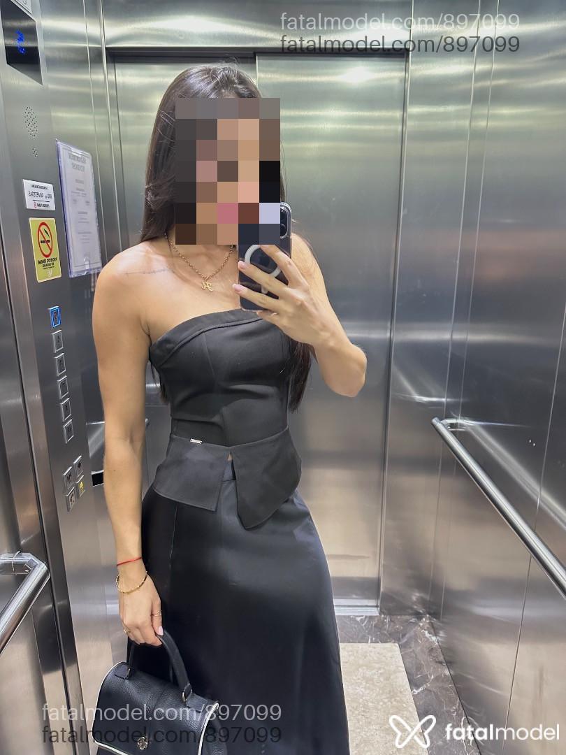 Acompanhante mulher com cabelo castanho de olhos castanhos - Thaís