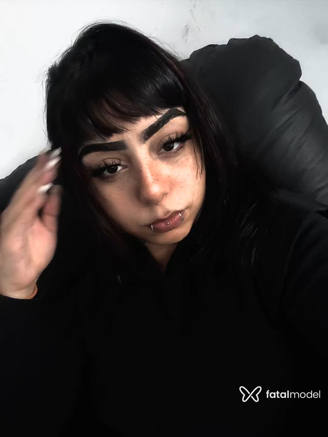 Acompanhante mulher morena (o) de olhos castanhos - Charlotte