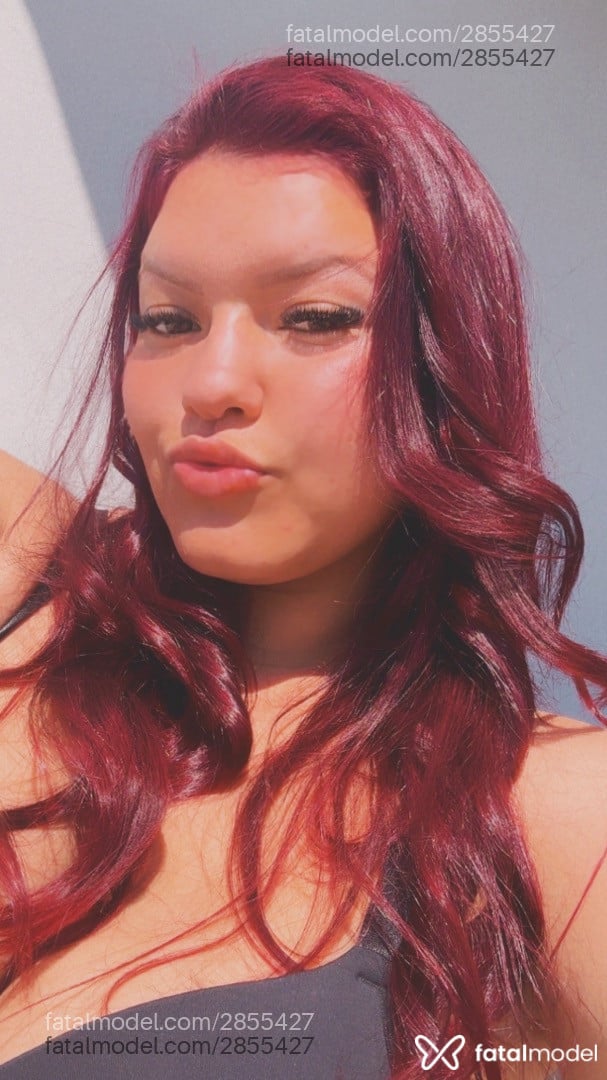 Acompanhante mulher com cabelo castanho de olhos castanhos - Ariel Ferraz