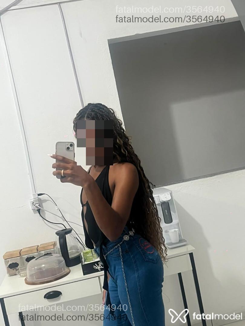 Acompanhante mulher trans ruiva (o) de olhos pretos - Hads