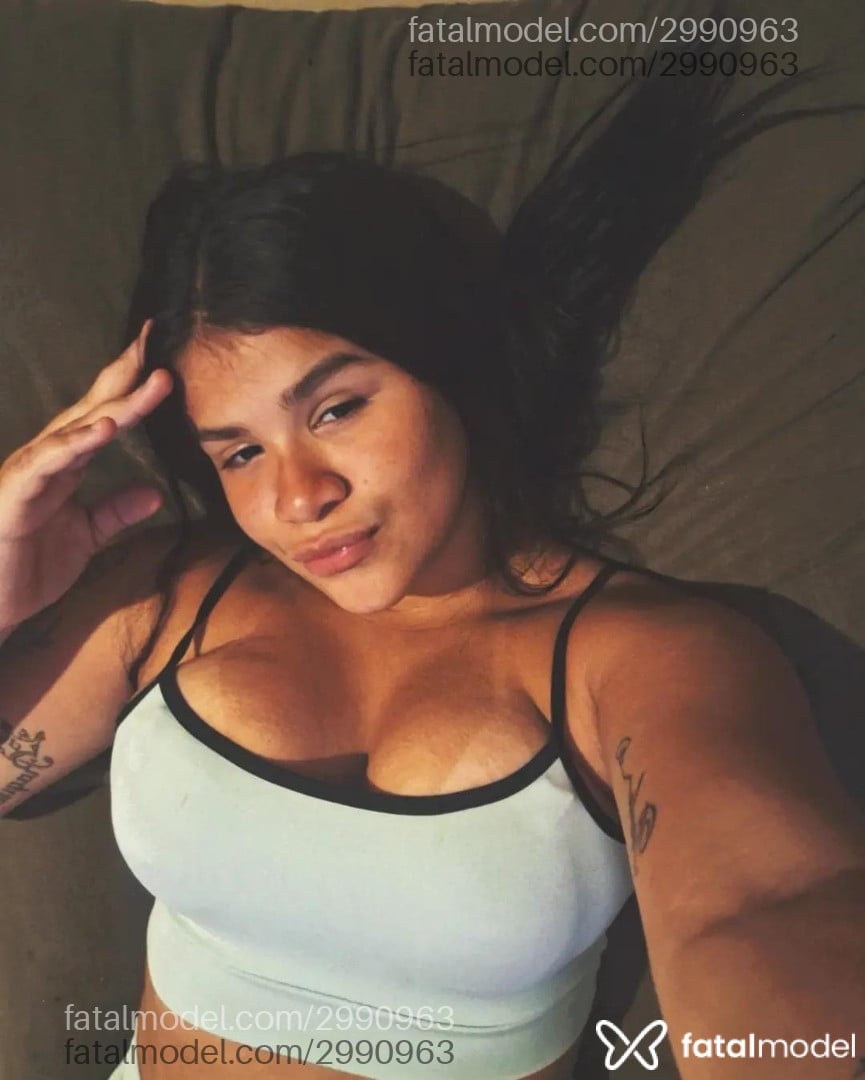 Acompanhante mulher morena (o) de olhos pretos - Alice