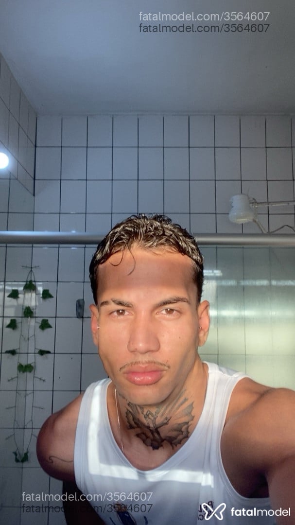Acompanhante homem com cabelo castanho de olhos castanhos - Sharkboy Acompanhante homem com cabelo castanho de olhos castanhos - Sharkboy