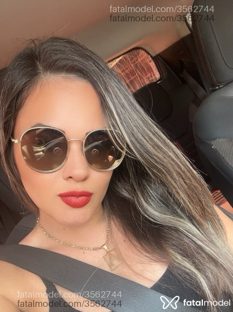 Acompanhante mulher loira (o) de olhos castanhos - Melissa Mel