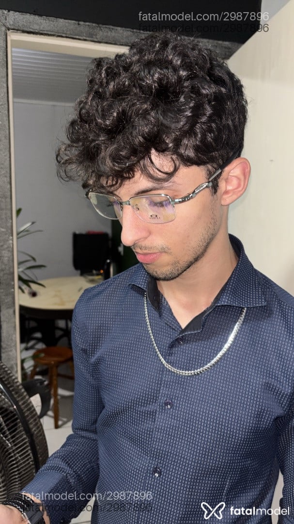 Acompanhante homem com cabelo castanho de olhos castanhos - Rafael