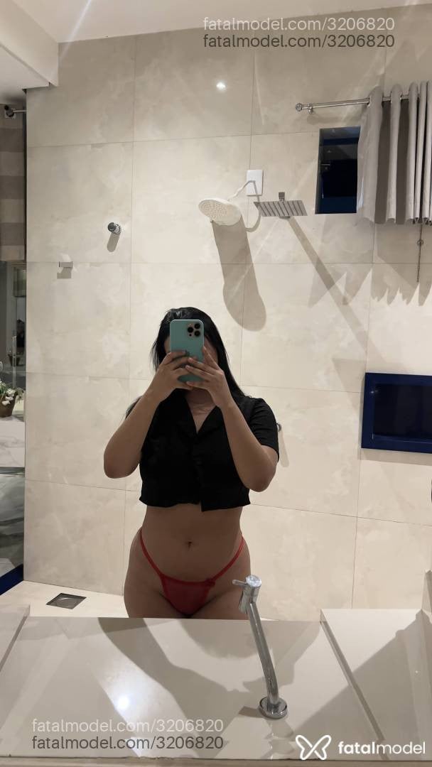 Acompanhante mulher morena (o) de olhos castanhos - Alice Vieira