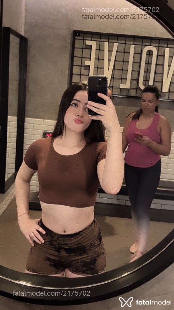 Acompanhante mulher com cabelo castanho de olhos castanhos - Gaby Acompanhante mulher com cabelo castanho de olhos castanhos - Gaby