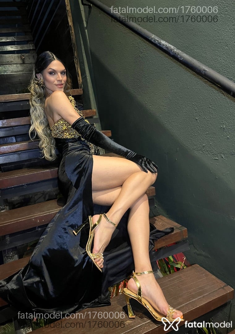 Acompanhante mulher trans morena (o) de olhos mel - Isabella