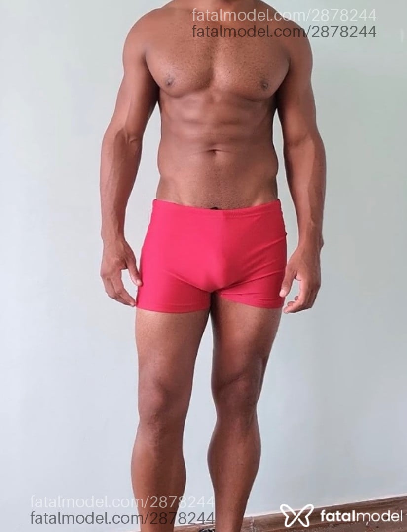 Acompanhante homem sem cabelo de olhos pretos - Pantera Acompanhante homem sem cabelo de olhos pretos - Pantera