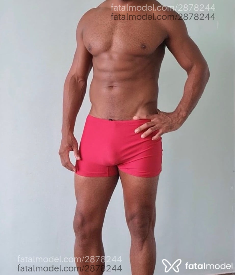 Acompanhante homem sem cabelo de olhos pretos - Pantera Acompanhante homem sem cabelo de olhos pretos - Pantera