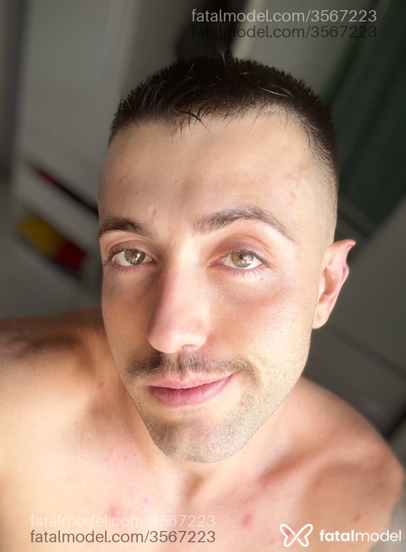 Acompanhante homem com cabelo castanho de olhos verdes - Alexandre