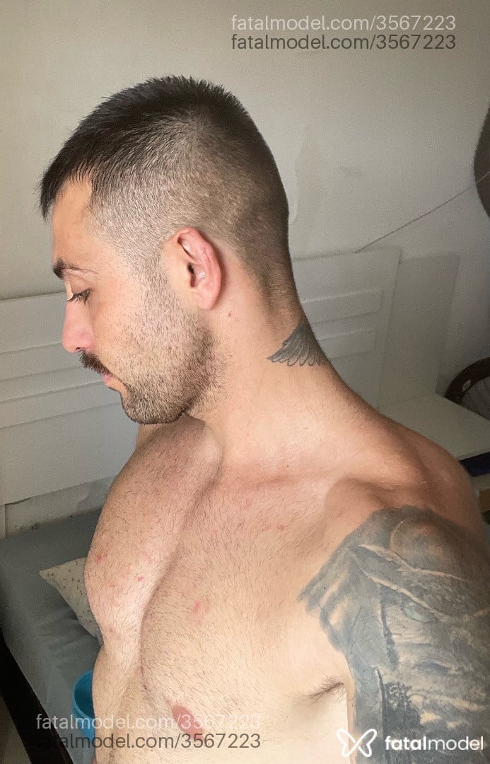 Acompanhante homem com cabelo castanho de olhos verdes - Gabriel