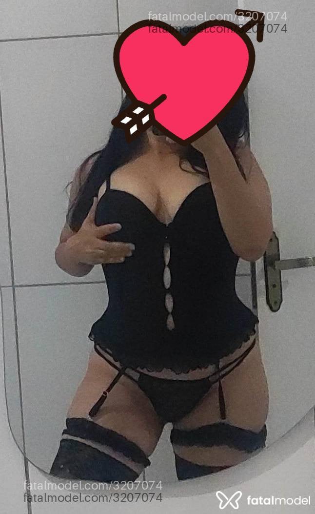 Acompanhante mulher com cabelo castanho de olhos castanhos - Bárbara