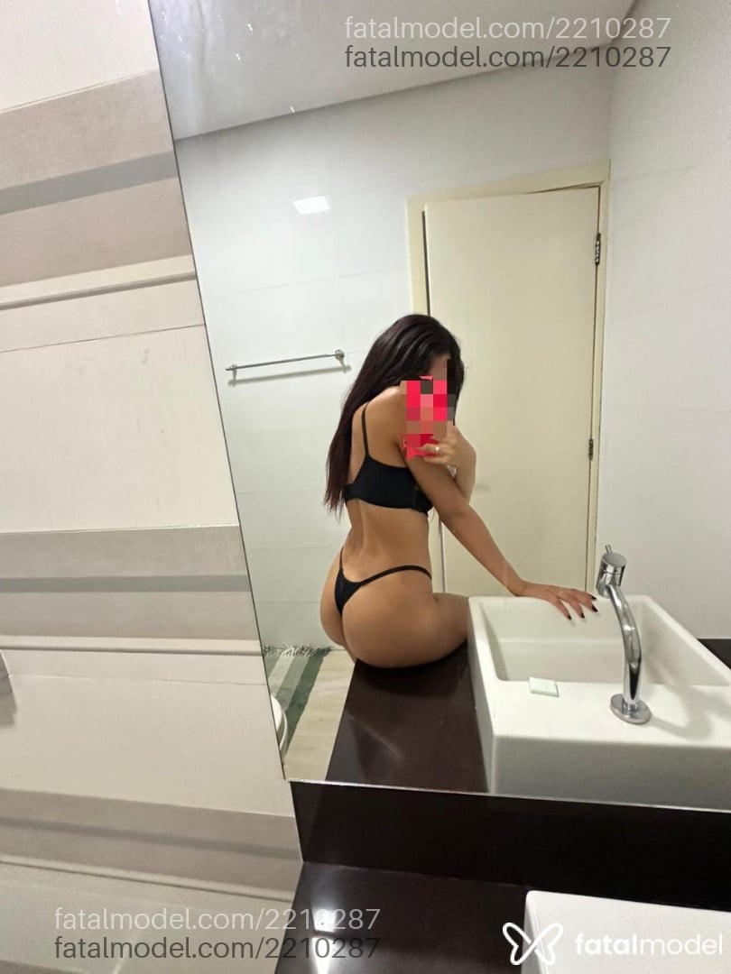Acompanhante mulher com cabelo castanho de olhos castanhos - Melissa