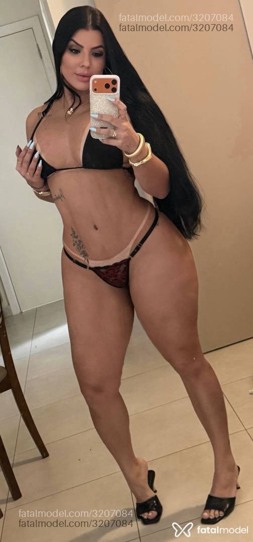 Acompanhante mulher morena (o) de olhos castanhos - Yara Vieri