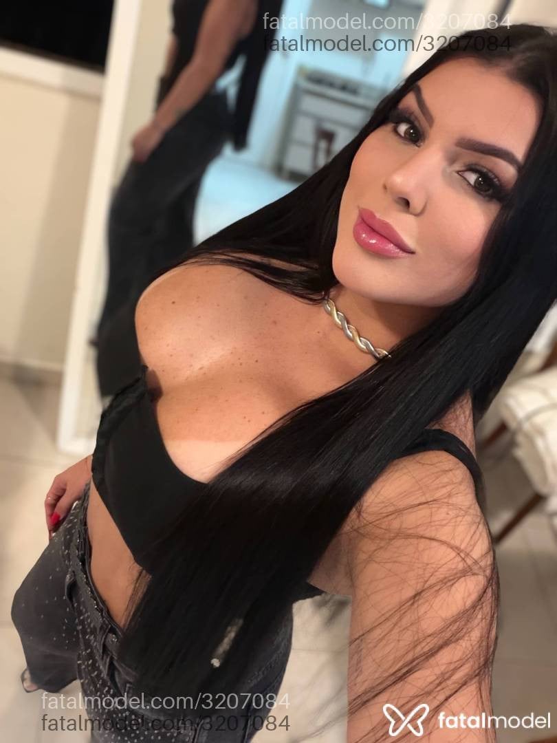 Acompanhante mulher morena (o) de olhos castanhos - Yara Vieri