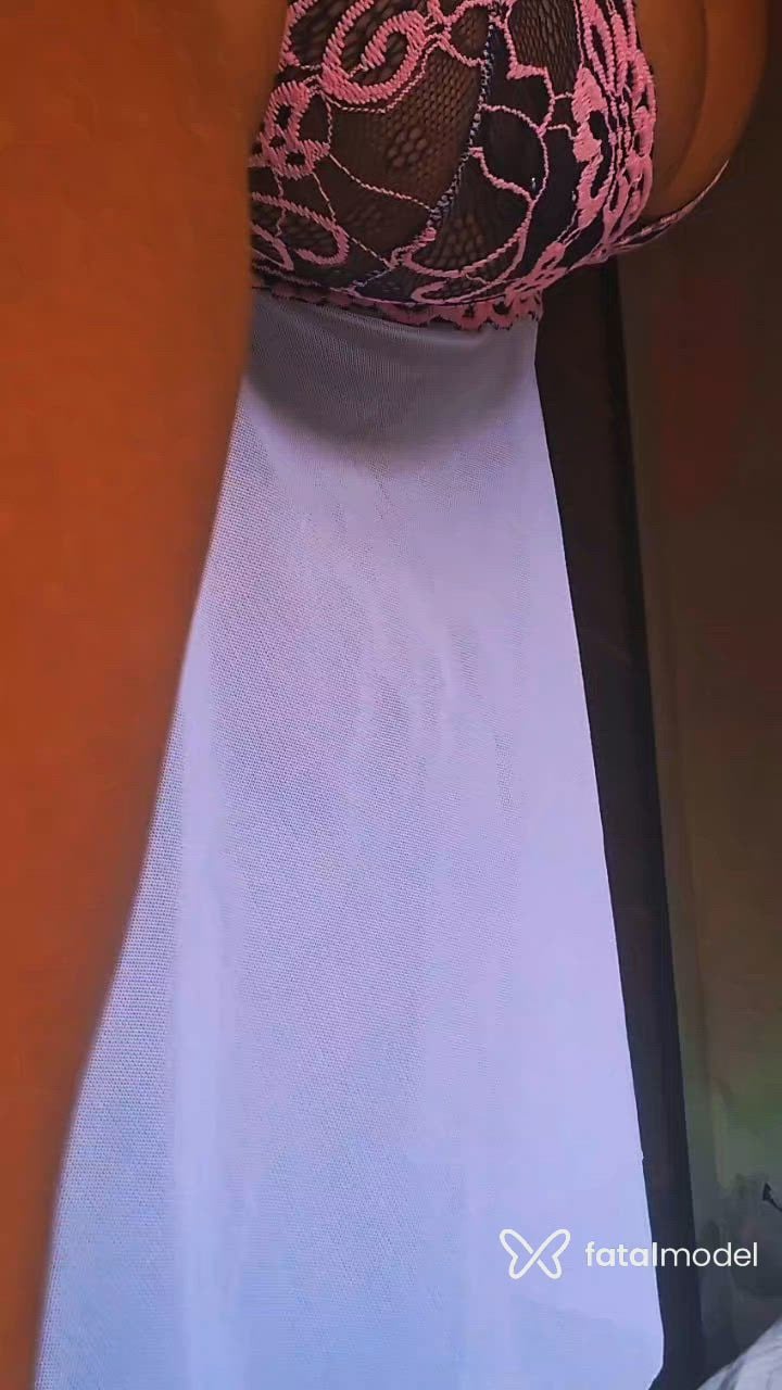 Acompanhante mulher com cabelo castanho de olhos pretos - Almeida