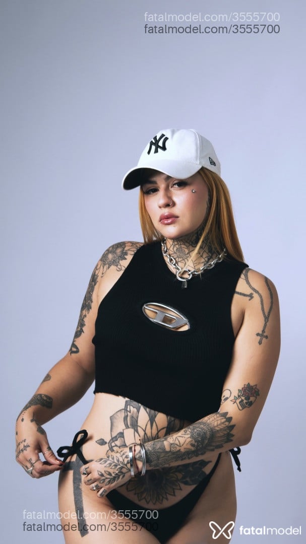 Acompanhante mulher loira (o) de olhos castanhos - Paola Bratz
