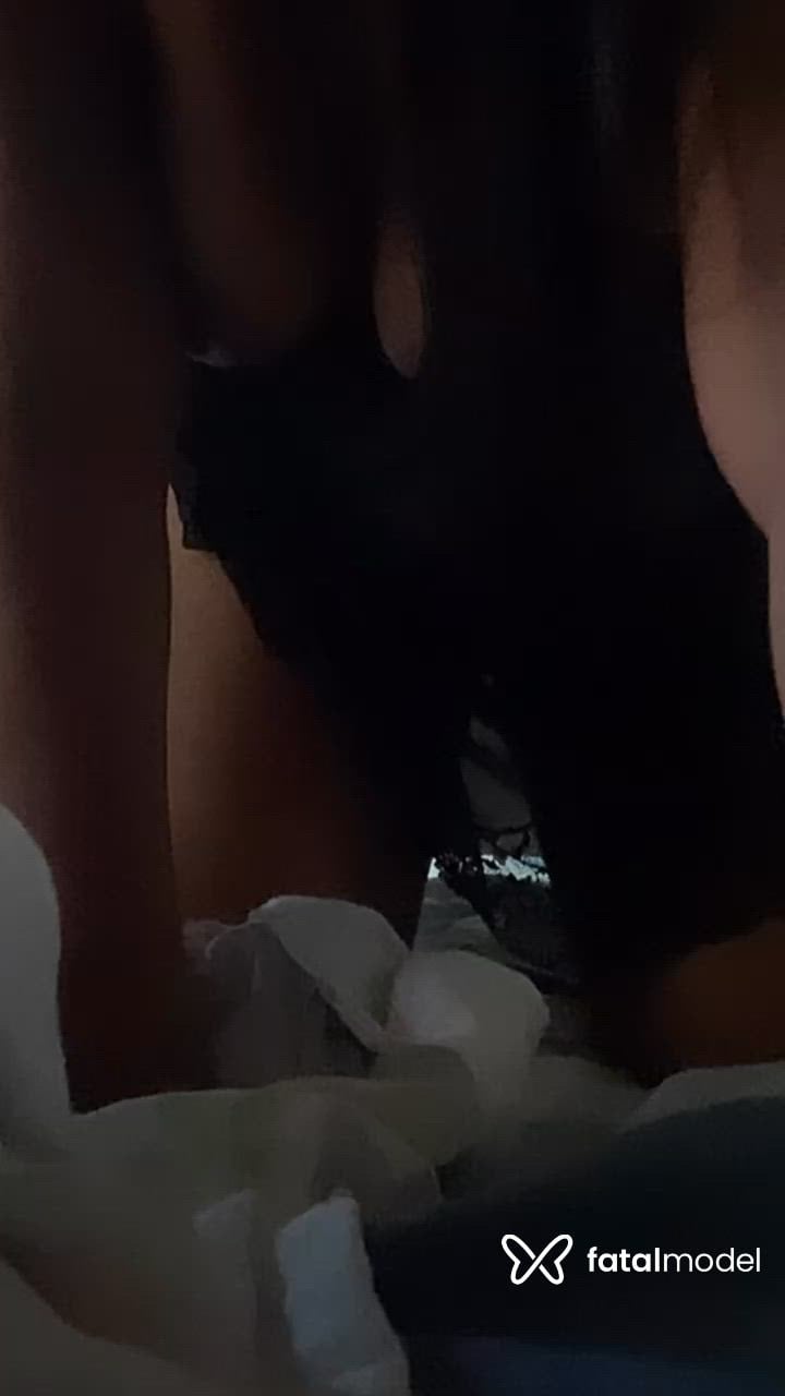 Acompanhante mulher morena (o) de olhos pretos - Laura Acompanhante mulher morena (o) de olhos pretos - Laura