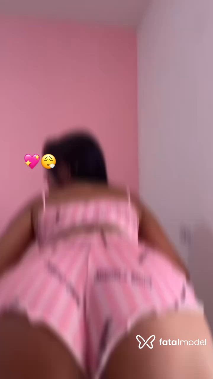 Acompanhante mulher com cabelo castanho de olhos pretos - Clara Maria Acompanhante mulher com cabelo castanho de olhos pretos - Clara Maria