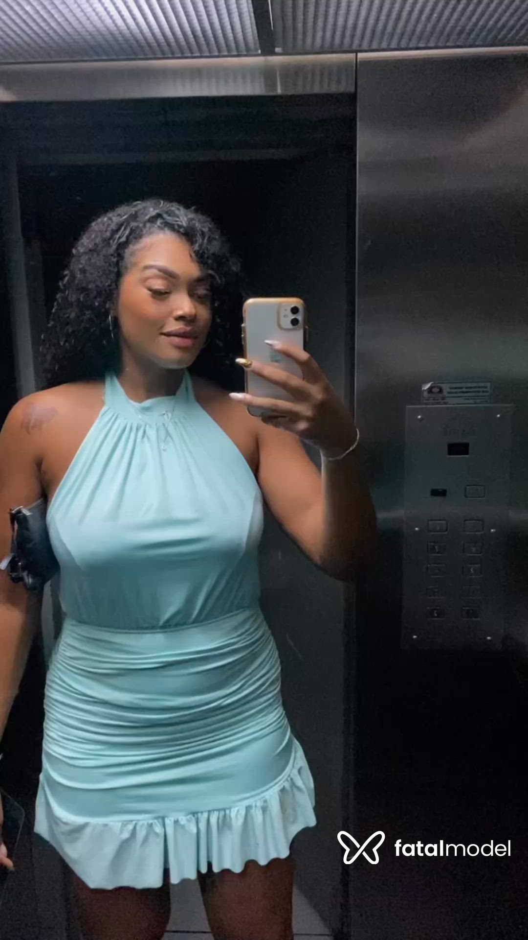 Acompanhante mulher com cabelo castanho de olhos castanhos - Maju Viana