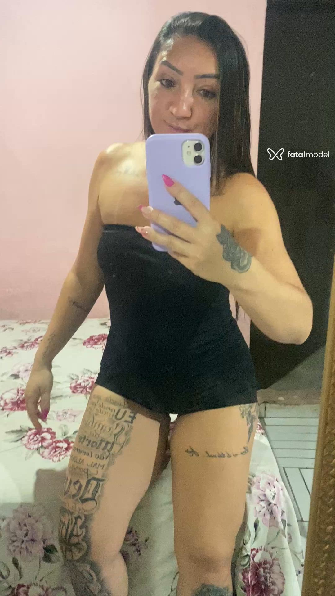 Acompanhante mulher com cabelo colorido de olhos castanhos - Ah Cabulozinha