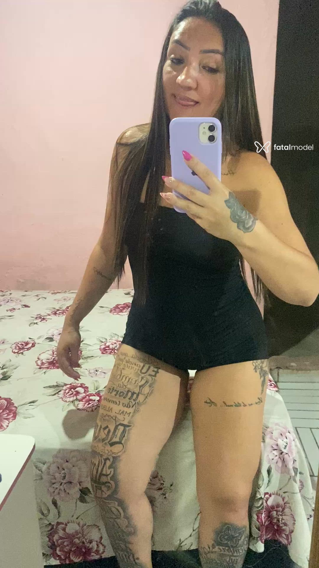 Acompanhante mulher com cabelo colorido de olhos castanhos - Ah Cabulozinha