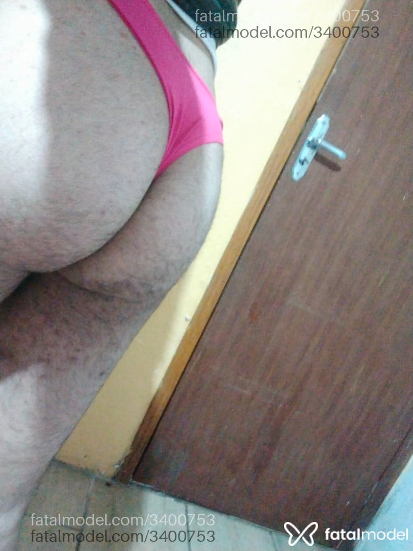 Acompanhante homem com cabelo castanho de olhos castanhos - Thalia Oliveira