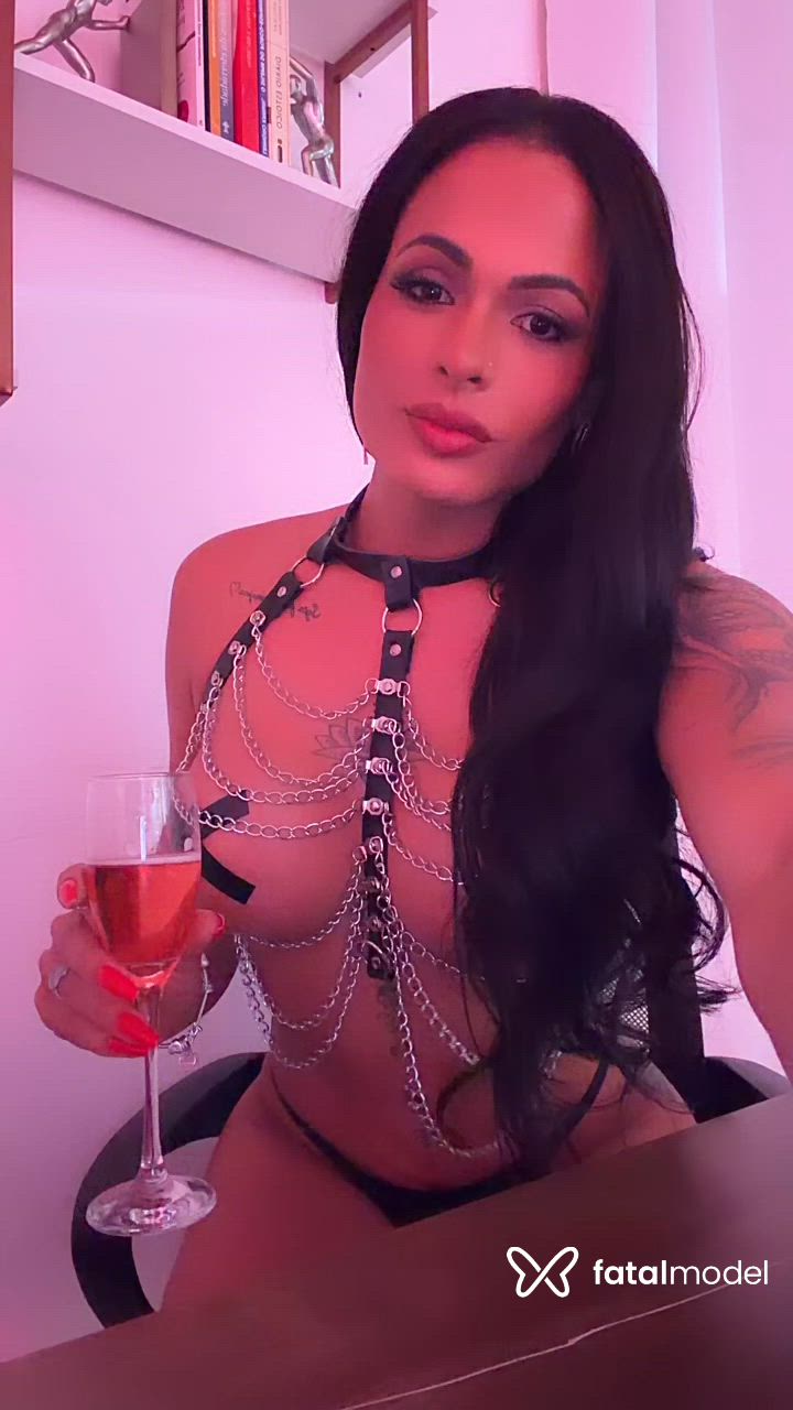 Acompanhante mulher trans com cabelo castanho de olhos pretos - Danny lima