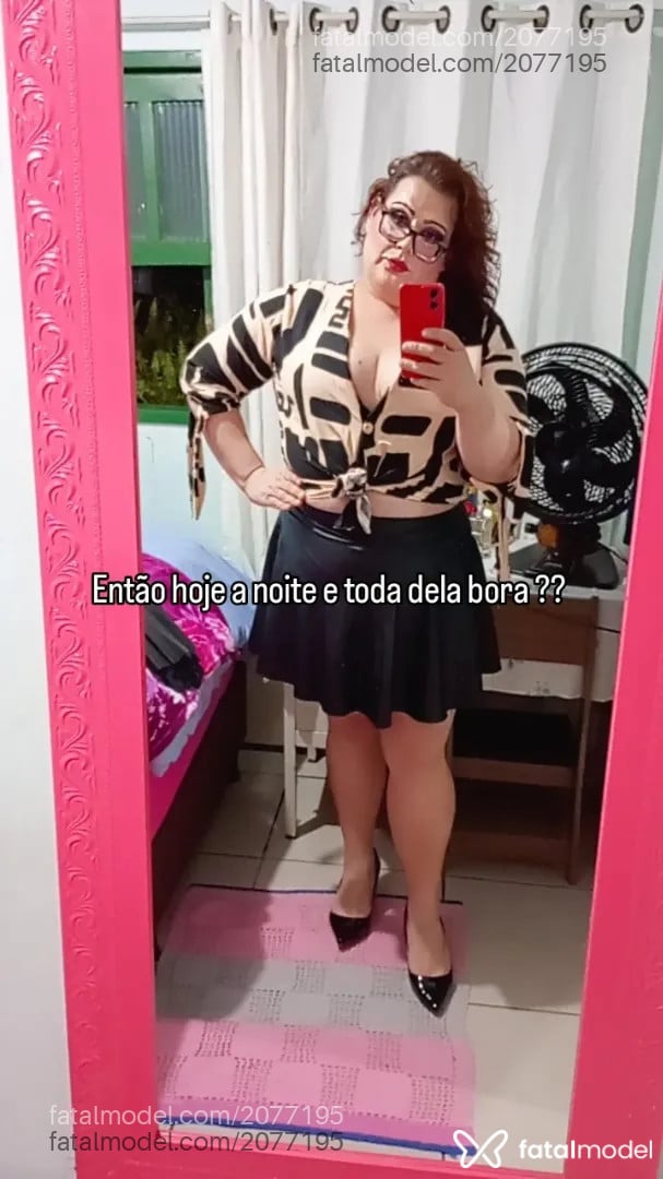 Acompanhante mulher trans ruiva (o) de olhos castanhos - Daniely