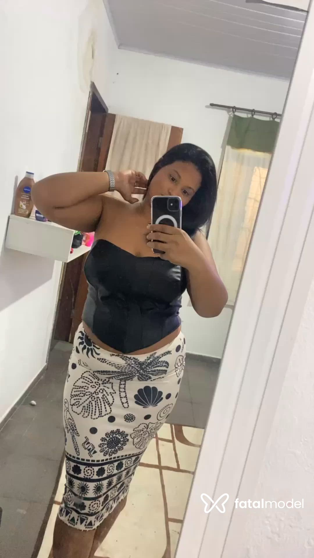 Acompanhante mulher morena (o) de olhos pretos - Mariana Acompanhante mulher morena (o) de olhos pretos - Mariana