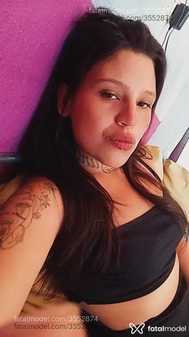 Acompanhante mulher com cabelo castanho de olhos castanhos - Maaah Acompanhante mulher com cabelo castanho de olhos castanhos - Maaah
