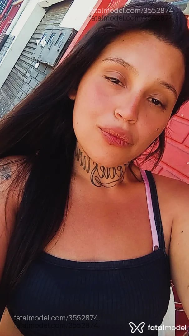 Acompanhante mulher com cabelo castanho de olhos castanhos - Maaah Acompanhante mulher com cabelo castanho de olhos castanhos - Maaah