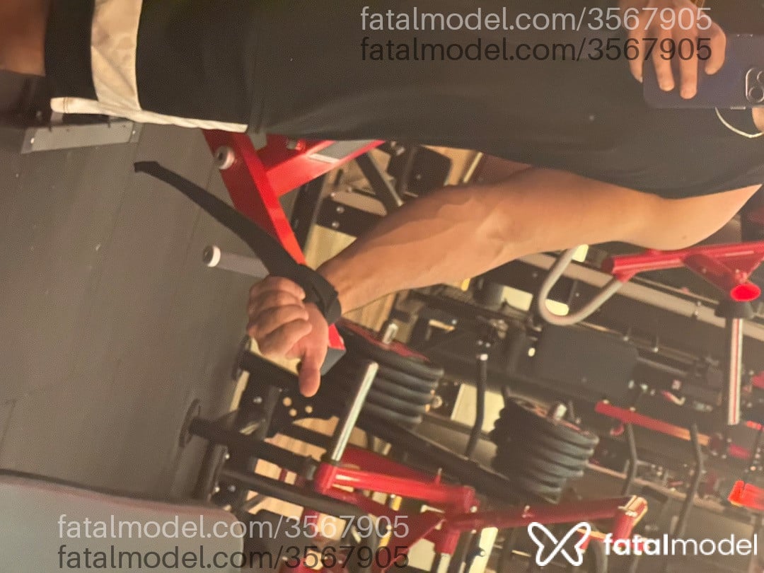 Acompanhante homem com cabelo castanho de olhos castanhos - Maurício