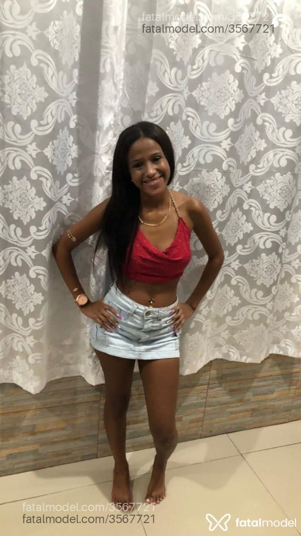 Acompanhante mulher com cabelo castanho de olhos castanhos - Sophia Mianto Acompanhante mulher com cabelo castanho de olhos castanhos - Sophia Mianto