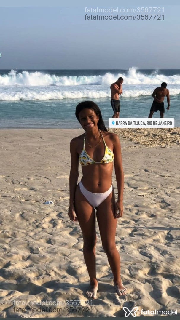 Acompanhante mulher com cabelo castanho de olhos castanhos - Sophia Mianto Acompanhante mulher com cabelo castanho de olhos castanhos - Sophia Mianto