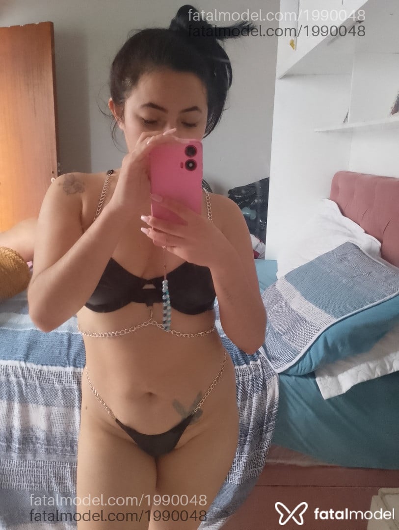 Acompanhante mulher com cabelo castanho de olhos castanhos - Japah
