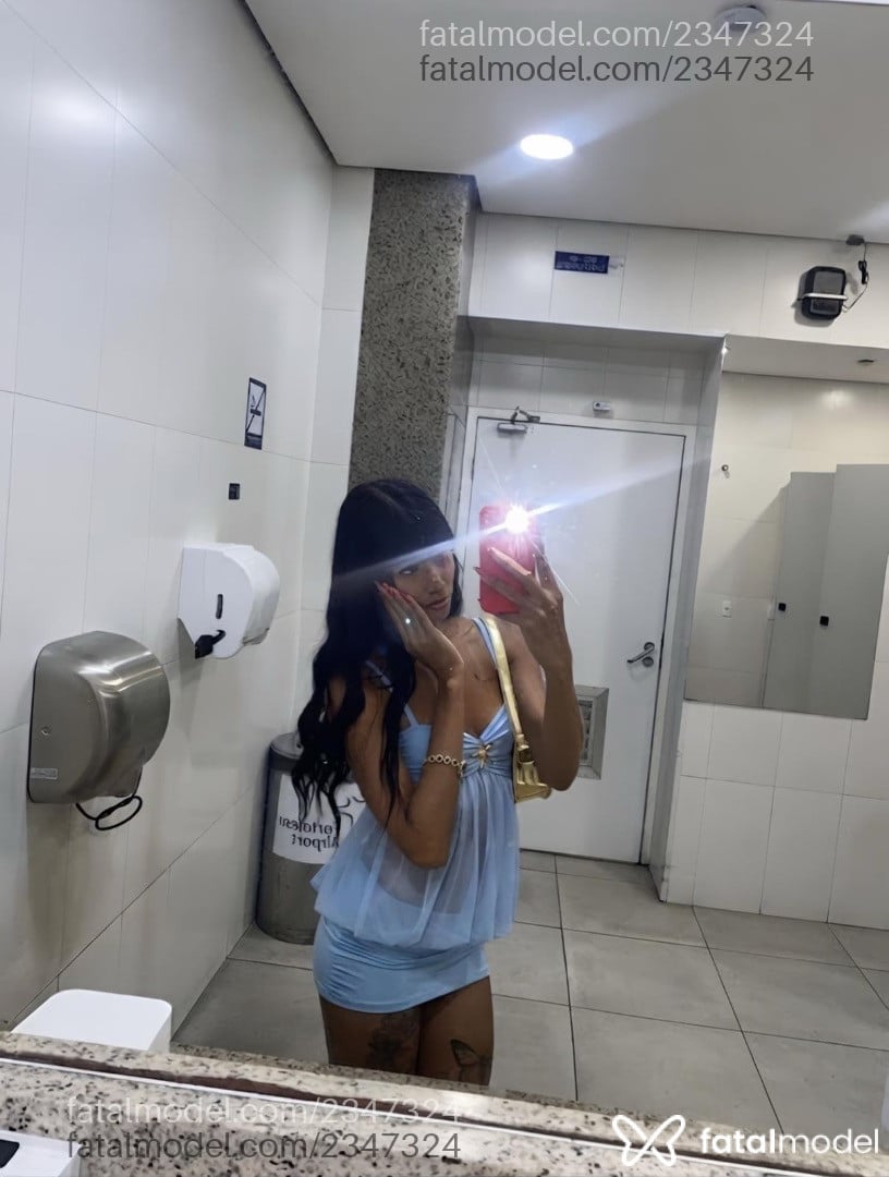 Acompanhante mulher trans morena (o) de olhos pretos - Emilly
