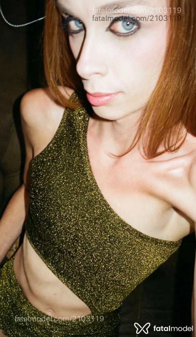 Acompanhante mulher trans com cabelo castanho de olhos azuis - Suzi