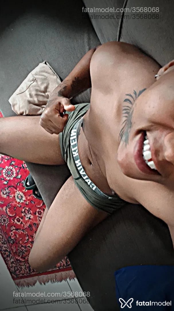 Acompanhante homem trans morena (o) de olhos castanhos - Transman