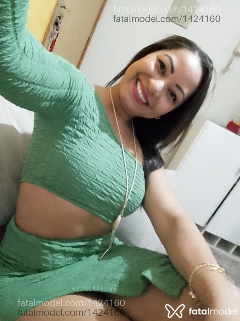 Acompanhante mulher com cabelo castanho de olhos castanhos - Cariucha
