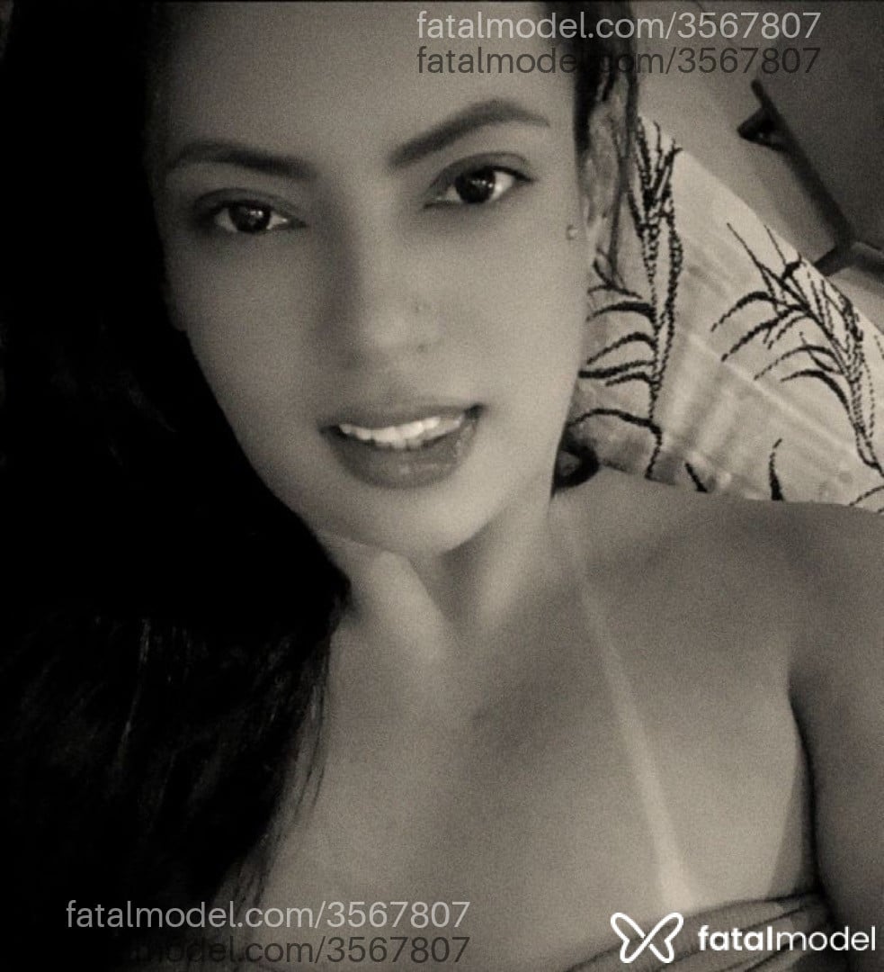 Acompanhante mulher morena (o) de olhos castanhos - Monica