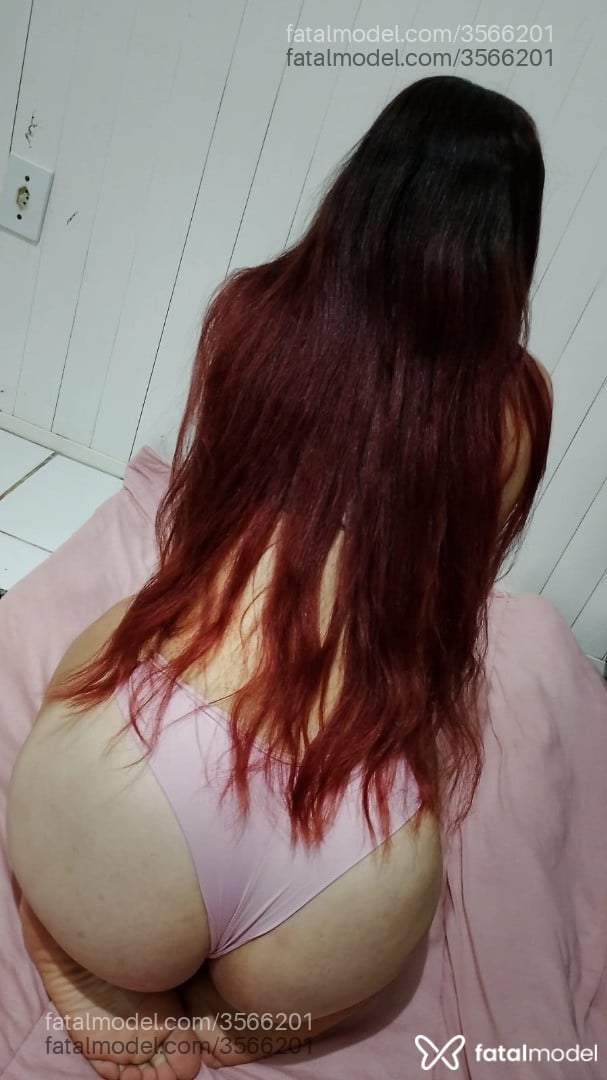 Acompanhante mulher ruiva (o) de olhos castanhos - Letícia