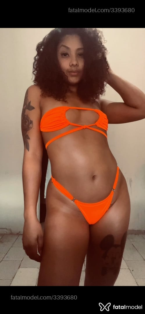 Acompanhante mulher com cabelo castanho de olhos pretos - Ludymila
